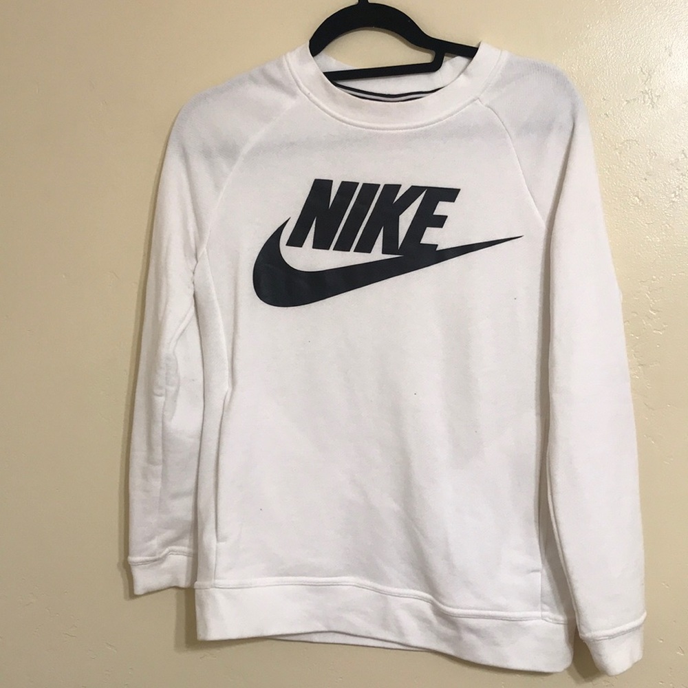 White nike pullover with pockets no hood